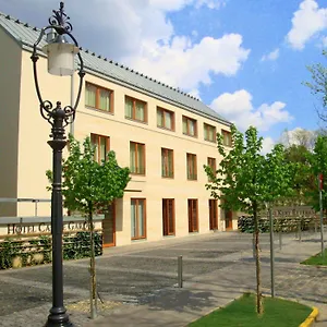 Отель Castle Garden ****